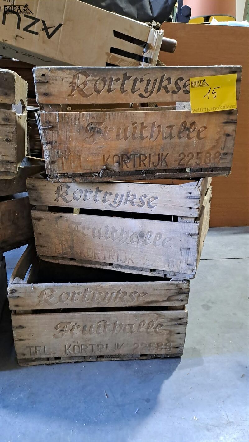 Oude decoratieve houten kisten Kortrijkse fruithalle - 8 stu – foto 3 – kavel bij BOPA Auctions, Aarsele