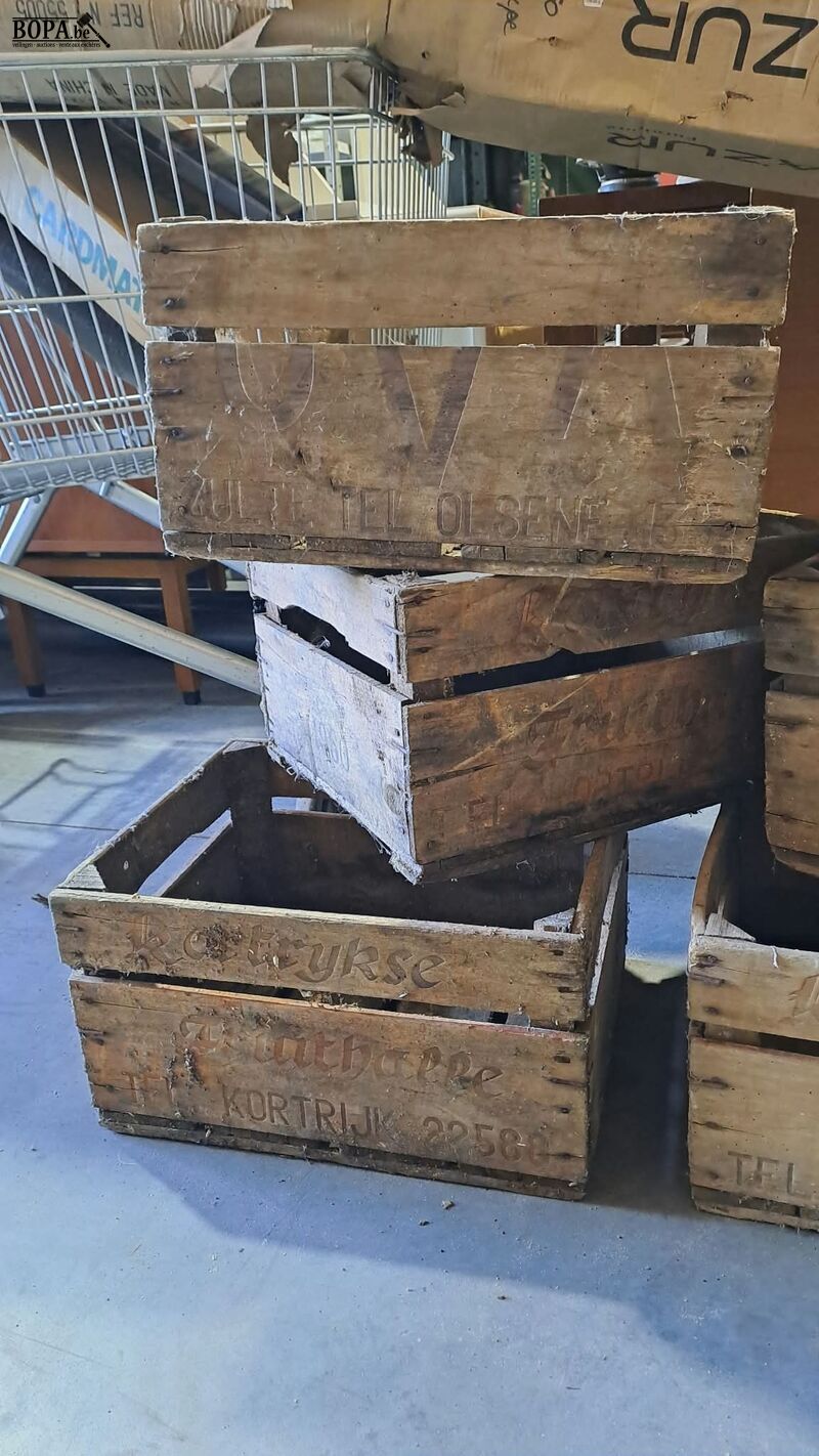 Oude decoratieve houten kisten Kortrijkse fruithalle - 8 stu – foto 4 – kavel bij BOPA Auctions, Aarsele