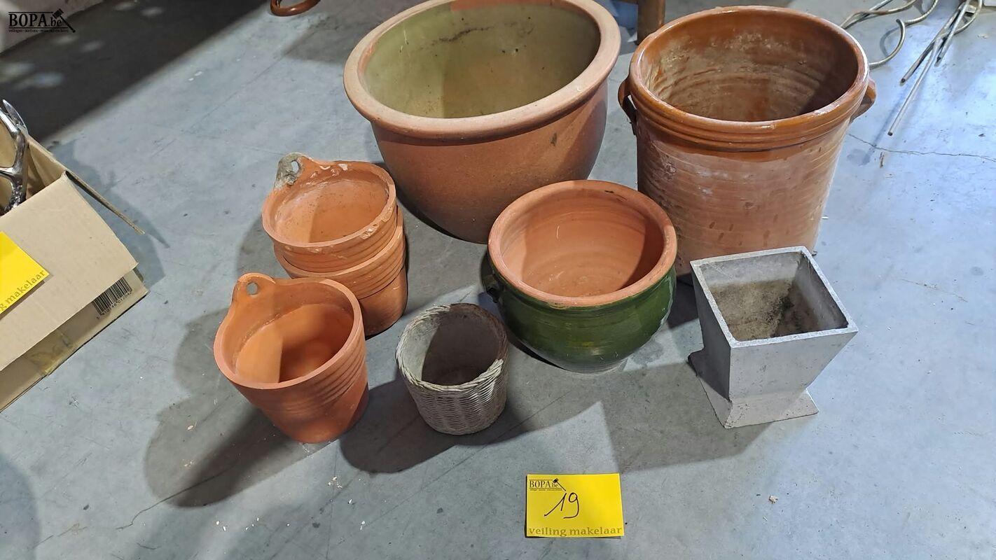 Bloempotten terracotta en andere voor buiten - 8 stuks – foto 4 – kavel bij BOPA Auctions, Aarsele