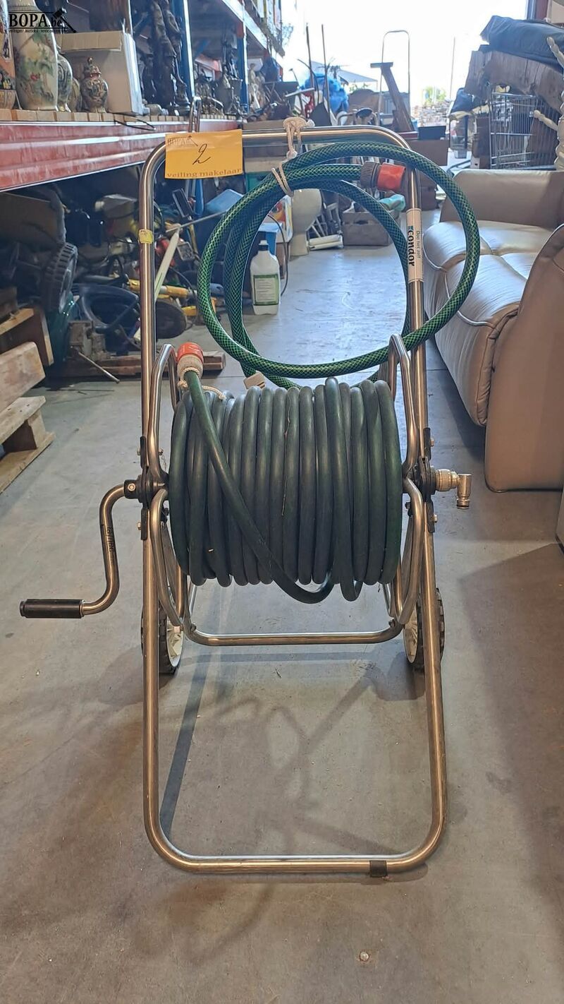 Metalen slanghaspelwagen met tuinslang – foto 2 – kavel bij BOPA Auctions, Aarsele
