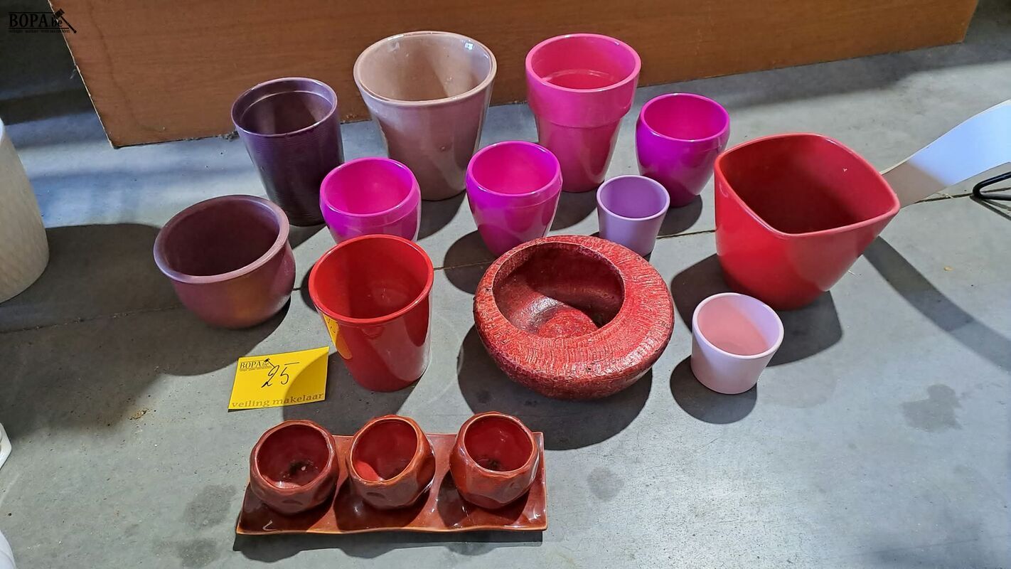Bloempotten rood en paars - 12 stuks – foto 2 – kavel bij BOPA Auctions, Aarsele