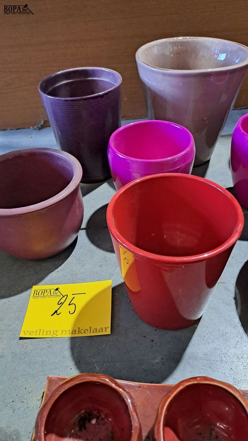 Bloempotten rood en paars - 12 stuks – foto 3 – kavel bij BOPA Auctions, Aarsele