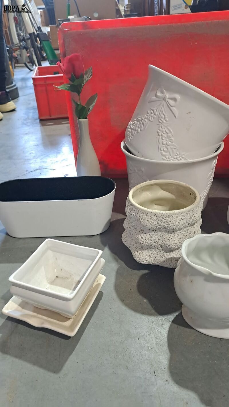 Bloempotten wit - 13 stuks – foto 3 – kavel bij BOPA Auctions, Aarsele