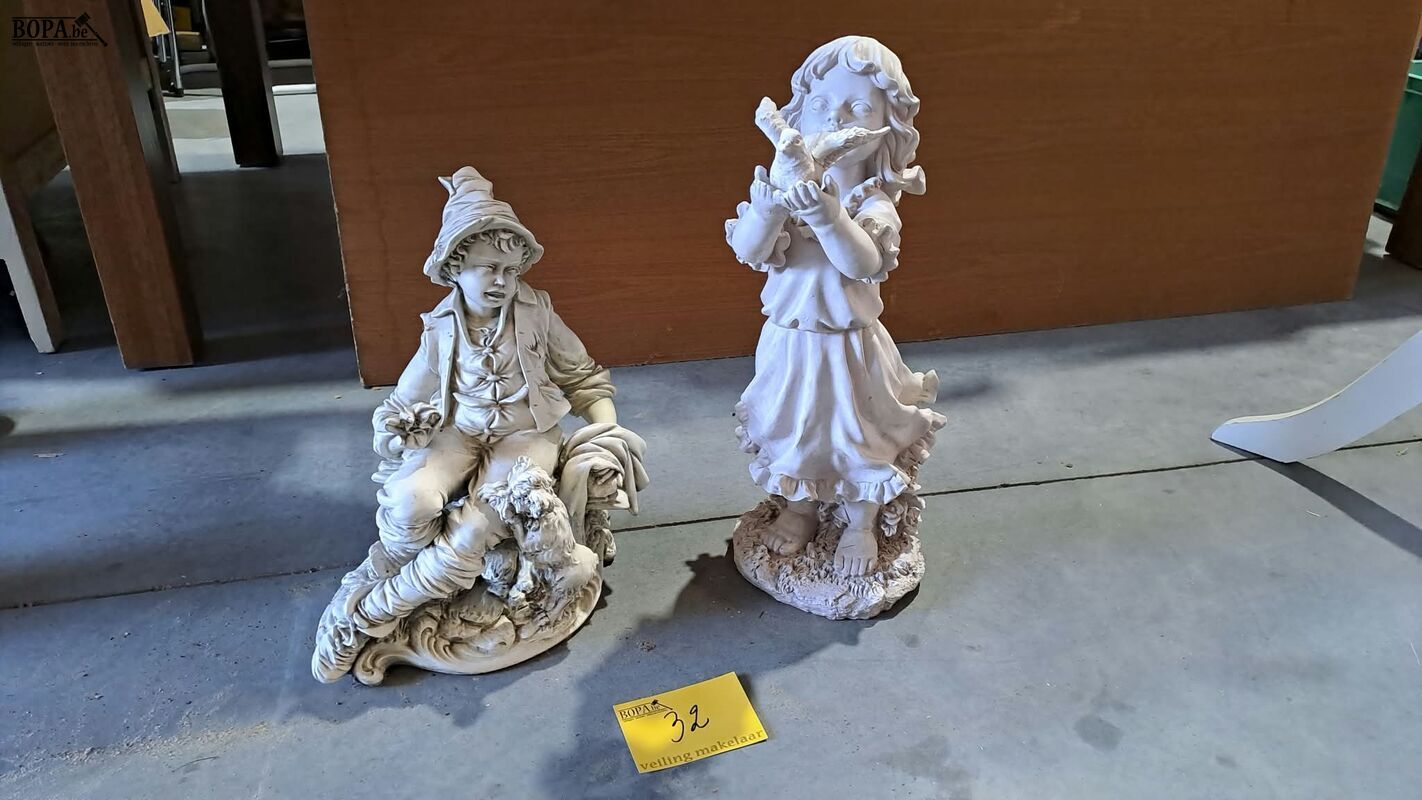 Decoratieve tuinbeelden - 2 stuks -jongen met hond, meisje m – foto 2 – kavel bij BOPA Auctions, Aarsele