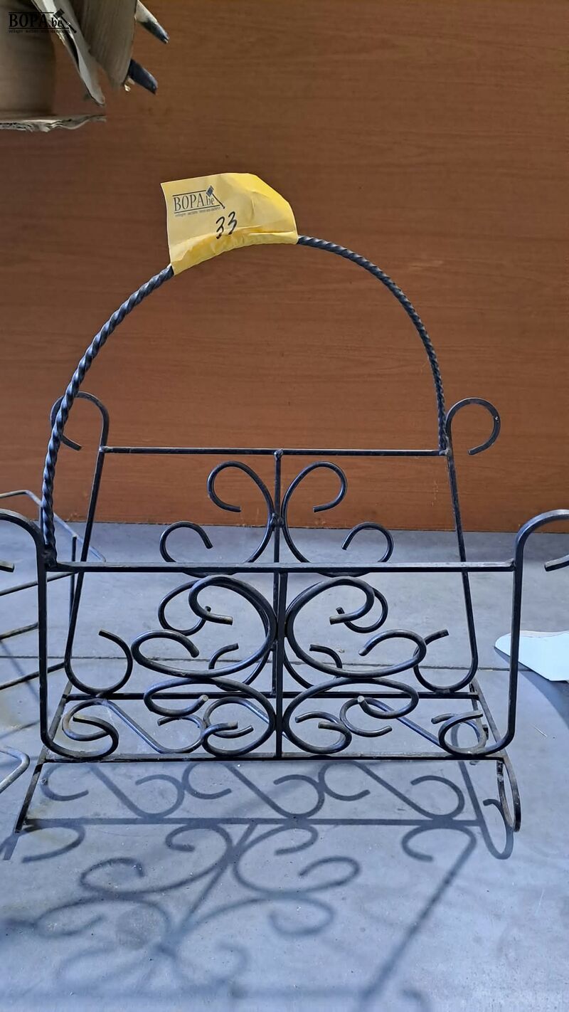 Vintage metalen bloembakrekken 2 stuks en houder – foto 4 – kavel bij BOPA Auctions, Aarsele