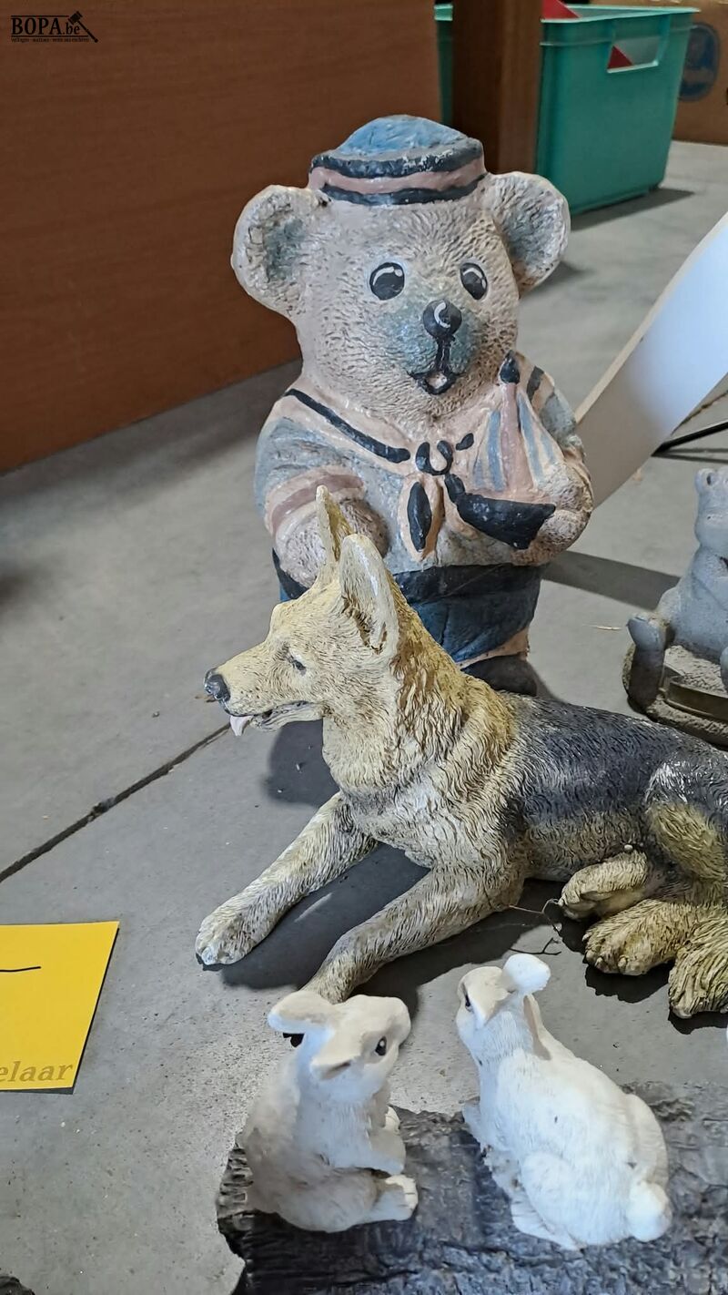 Tuinbeelden thema dieren: honden, beertjes, konijnen - 8 stu – foto 3 – kavel bij BOPA Auctions, Aarsele