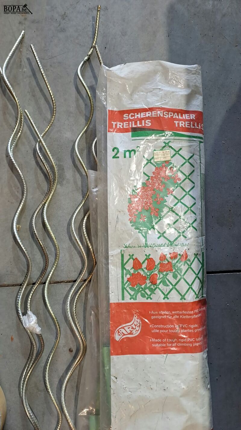 Tomatenspiralen 5 stuks en groen uitrekbaar tuinspalier van – foto 3 – kavel bij BOPA Auctions, Aarsele