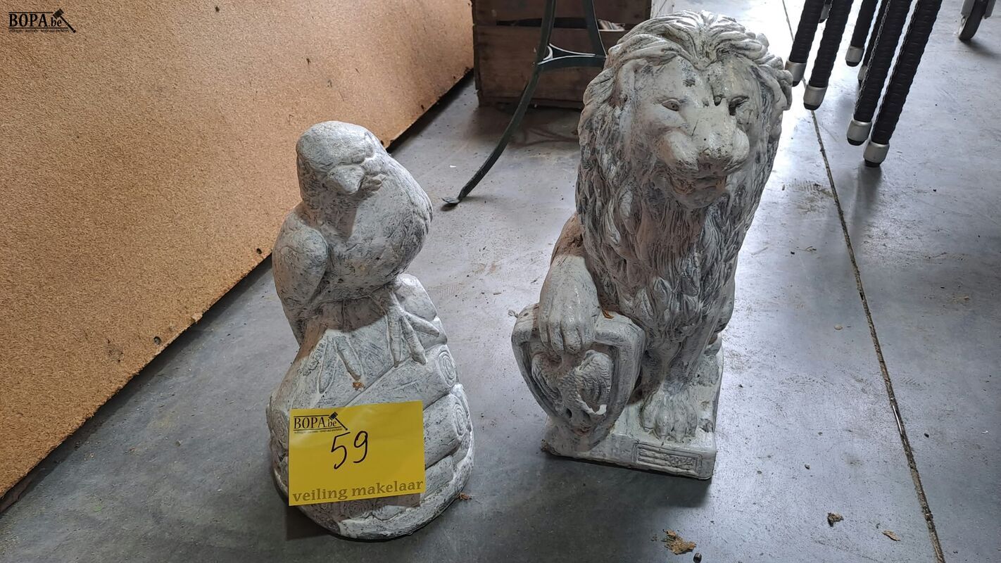 Betonnen tuinbeelden leeuw en roofvogel - 2 stuks – foto 2 – kavel bij BOPA Auctions, Aarsele