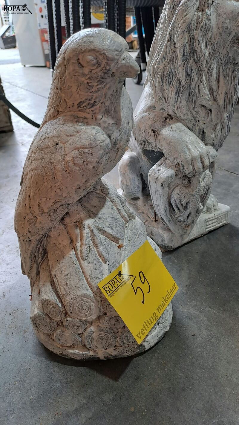 Betonnen tuinbeelden leeuw en roofvogel - 2 stuks – foto 5 – kavel bij BOPA Auctions, Aarsele