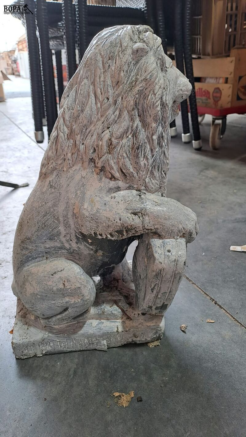Betonnen tuinbeelden leeuw en roofvogel - 2 stuks – foto 6 – kavel bij BOPA Auctions, Aarsele