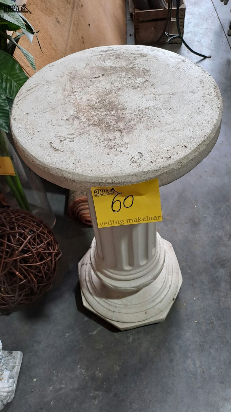 Klassieke witte zuil in steengoed – foto 2 – kavel bij BOPA Auctions, Aarsele