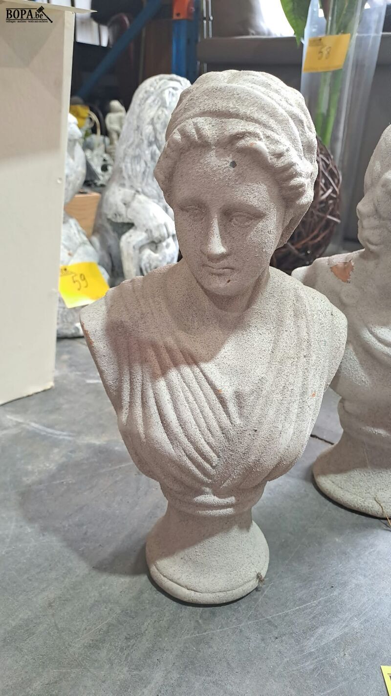 Beelden donkergrijze vrouwenbuste in steen, man en vrouw in – foto 3 – kavel bij BOPA Auctions, Aarsele
