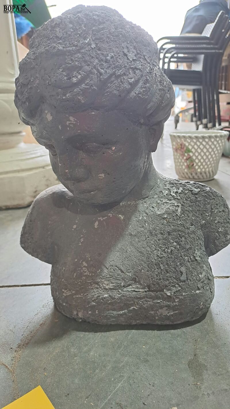 Beelden donkergrijze vrouwenbuste in steen, man en vrouw in – foto 5 – kavel bij BOPA Auctions, Aarsele