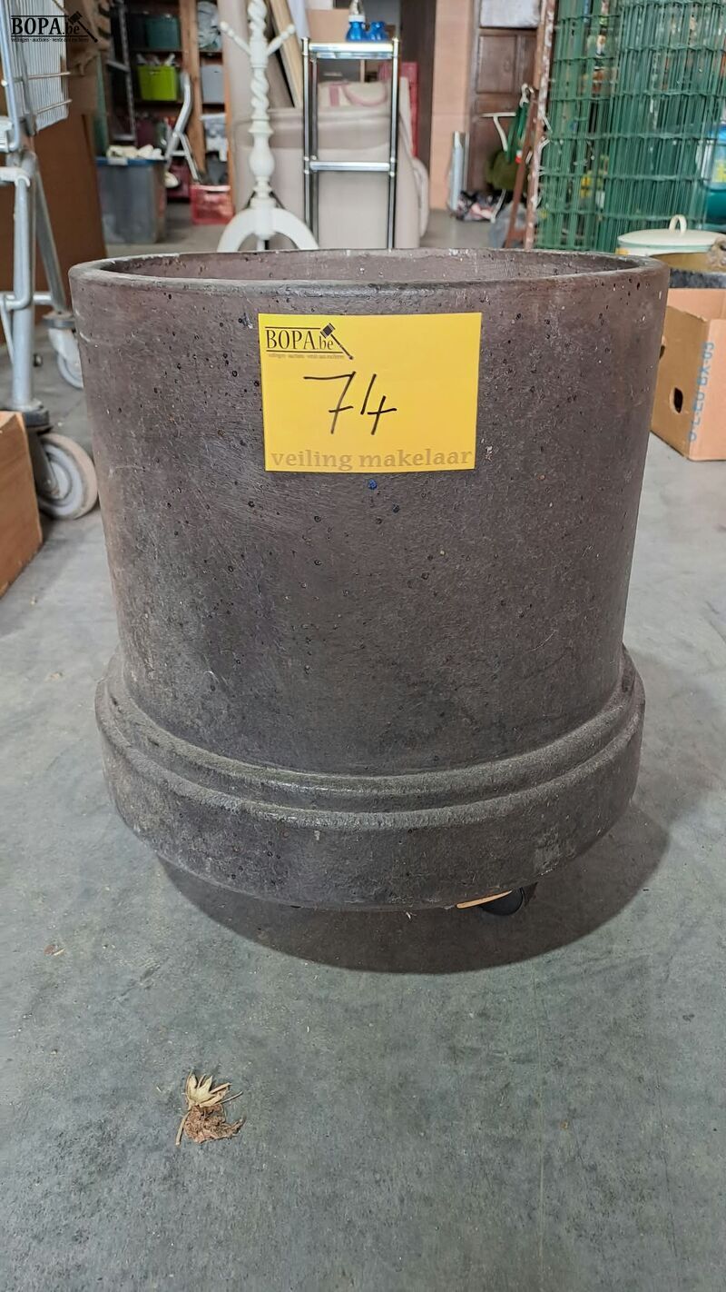 Bruine stenen bloempot klassieke stijl – foto 2 – kavel bij BOPA Auctions, Aarsele