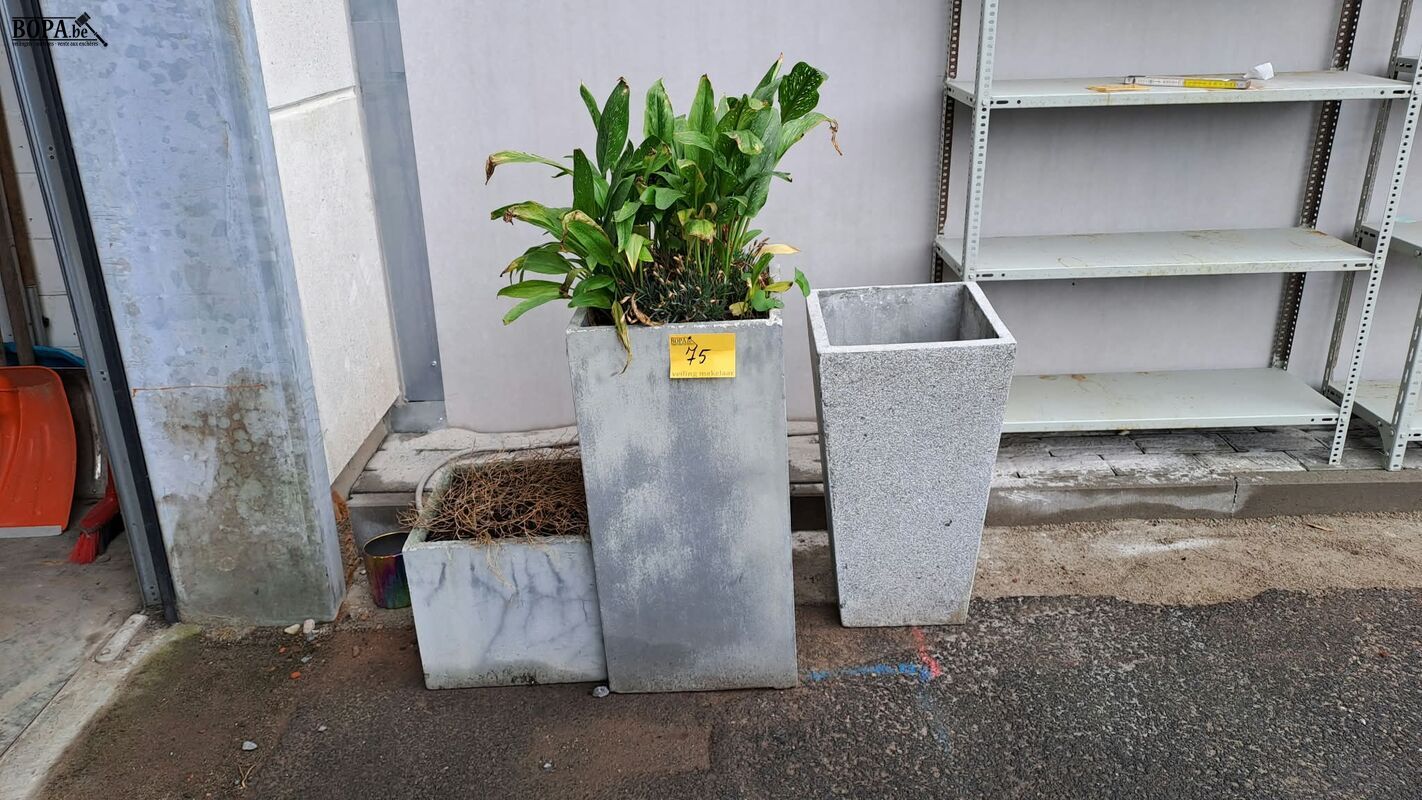 Bloembakken trio in steengoed – foto 3 – kavel bij BOPA Auctions, Aarsele
