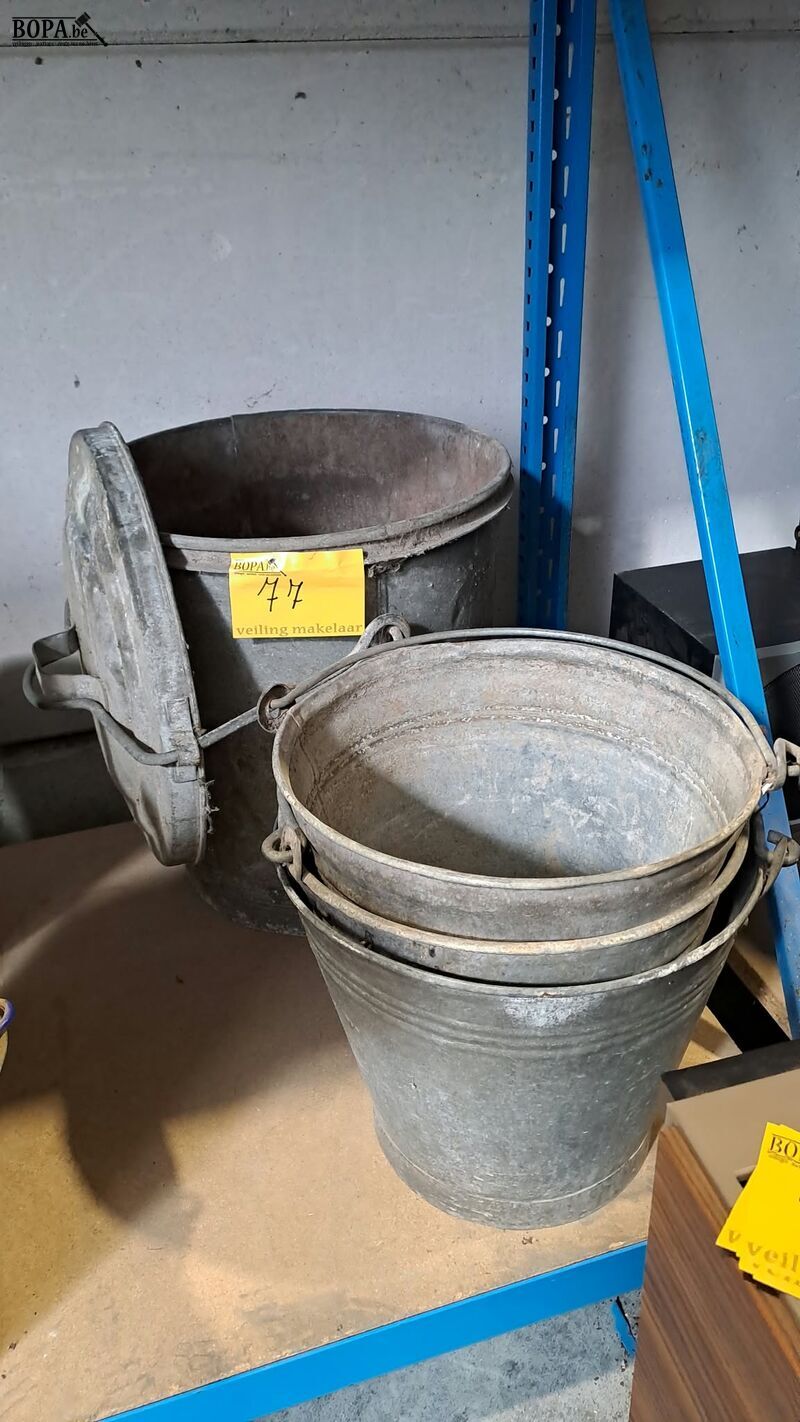 Zinken emmers 3 stuks en zinken afvalbak met deksel – foto 2 – kavel bij BOPA Auctions, Aarsele