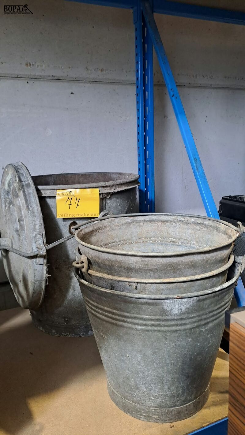 Zinken emmers 3 stuks en zinken afvalbak met deksel – foto 3 – kavel bij BOPA Auctions, Aarsele