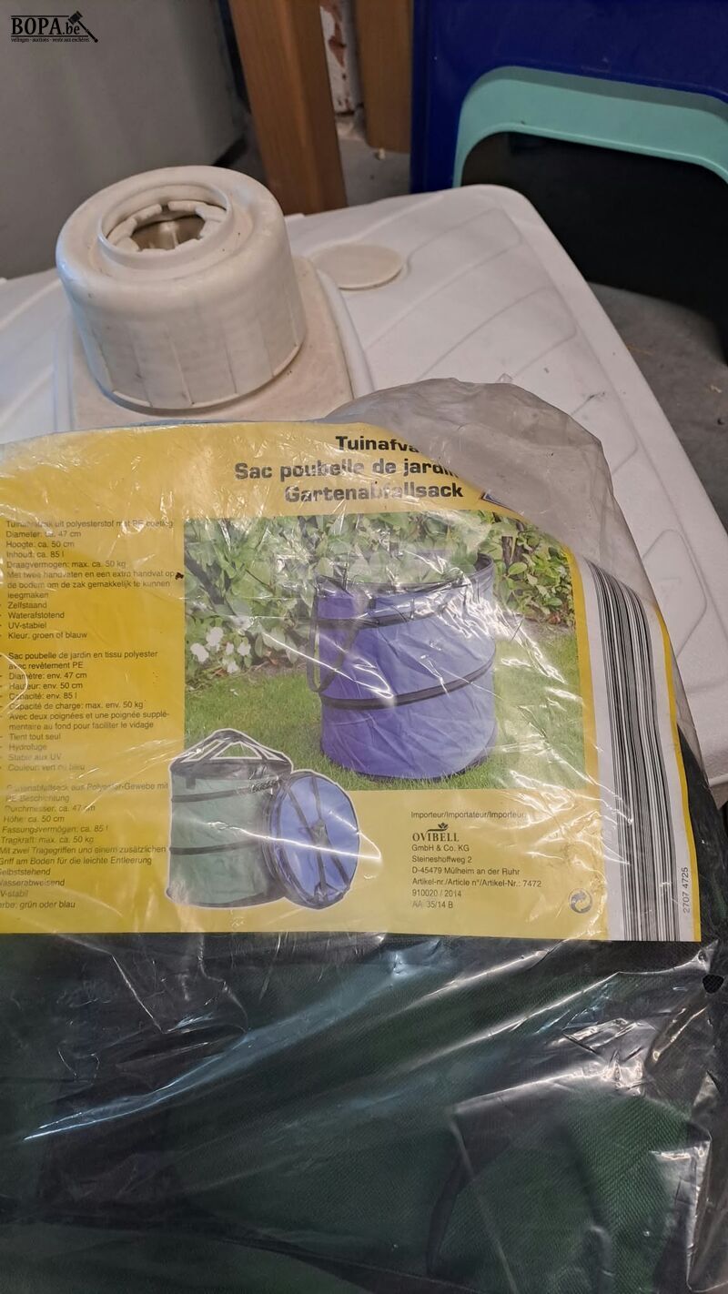 Aluminium haspel met gele tuinslang, parasolvoet wit plastie – foto 5 – kavel bij BOPA Auctions, Aarsele