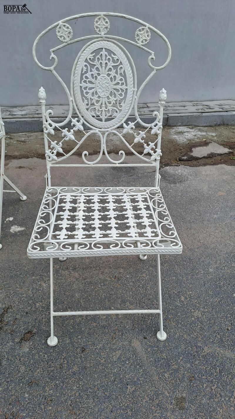 Vintage witte klassieke bistroset met 4 opvouwbare stoelen – foto 5 – kavel bij BOPA Auctions, Aarsele