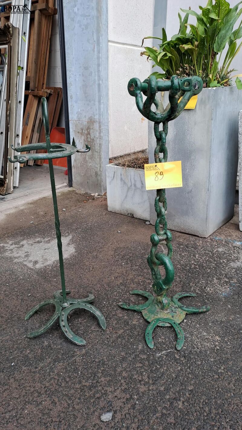 Vintage gietijzeren kandelaar met hoefijzervoet en rustieke – foto 2 – kavel bij BOPA Auctions, Aarsele