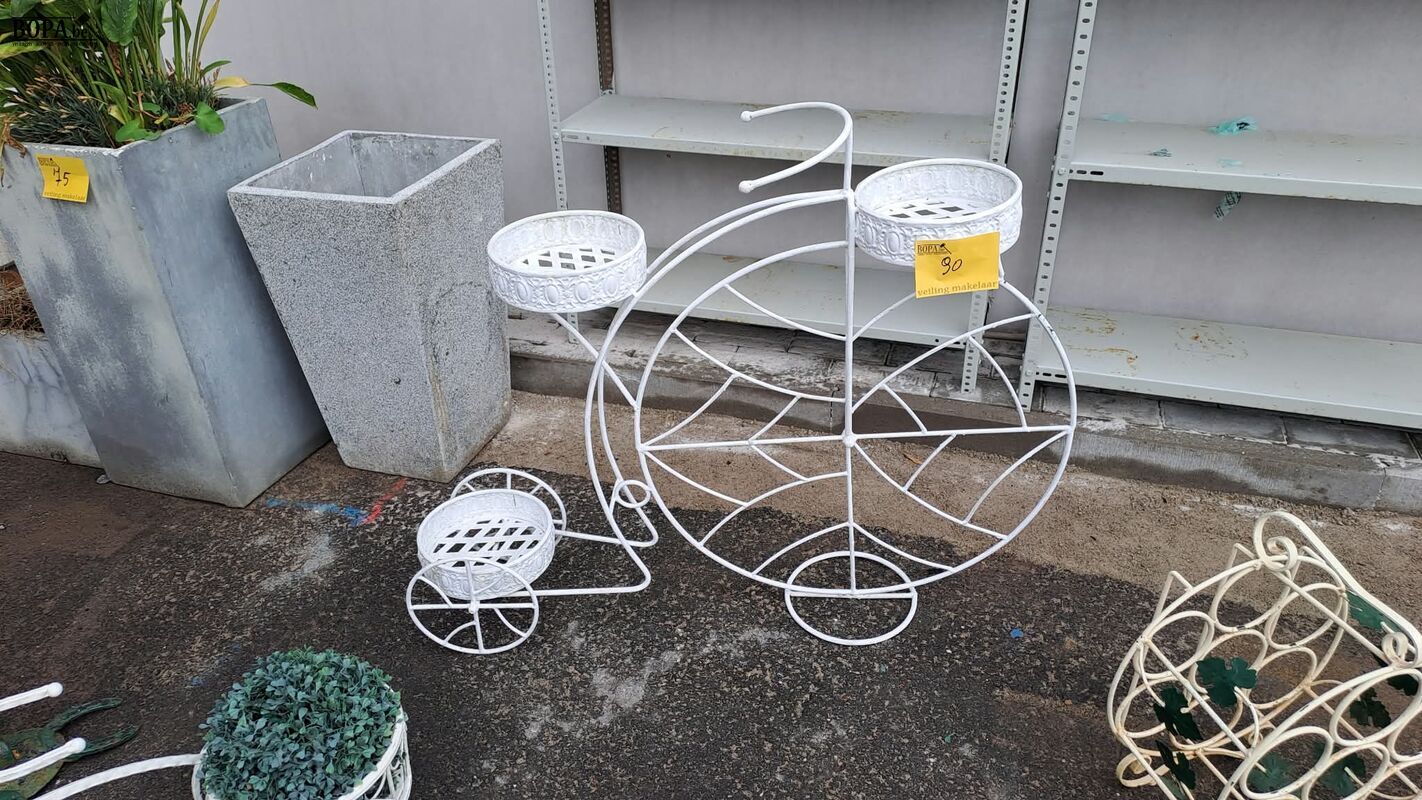 Decoratieve metalen plantenstandaard - 2 stuks nostalgische – foto 5 – kavel bij BOPA Auctions, Aarsele