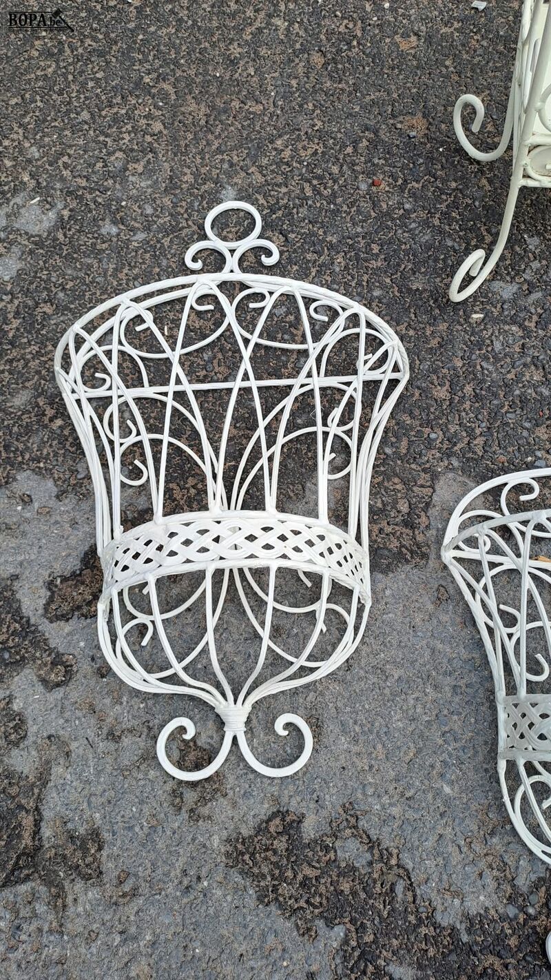 Duo van sierlijke wit metalen muurmandjes en witte metalen s – foto 5 – kavel bij BOPA Auctions, Aarsele