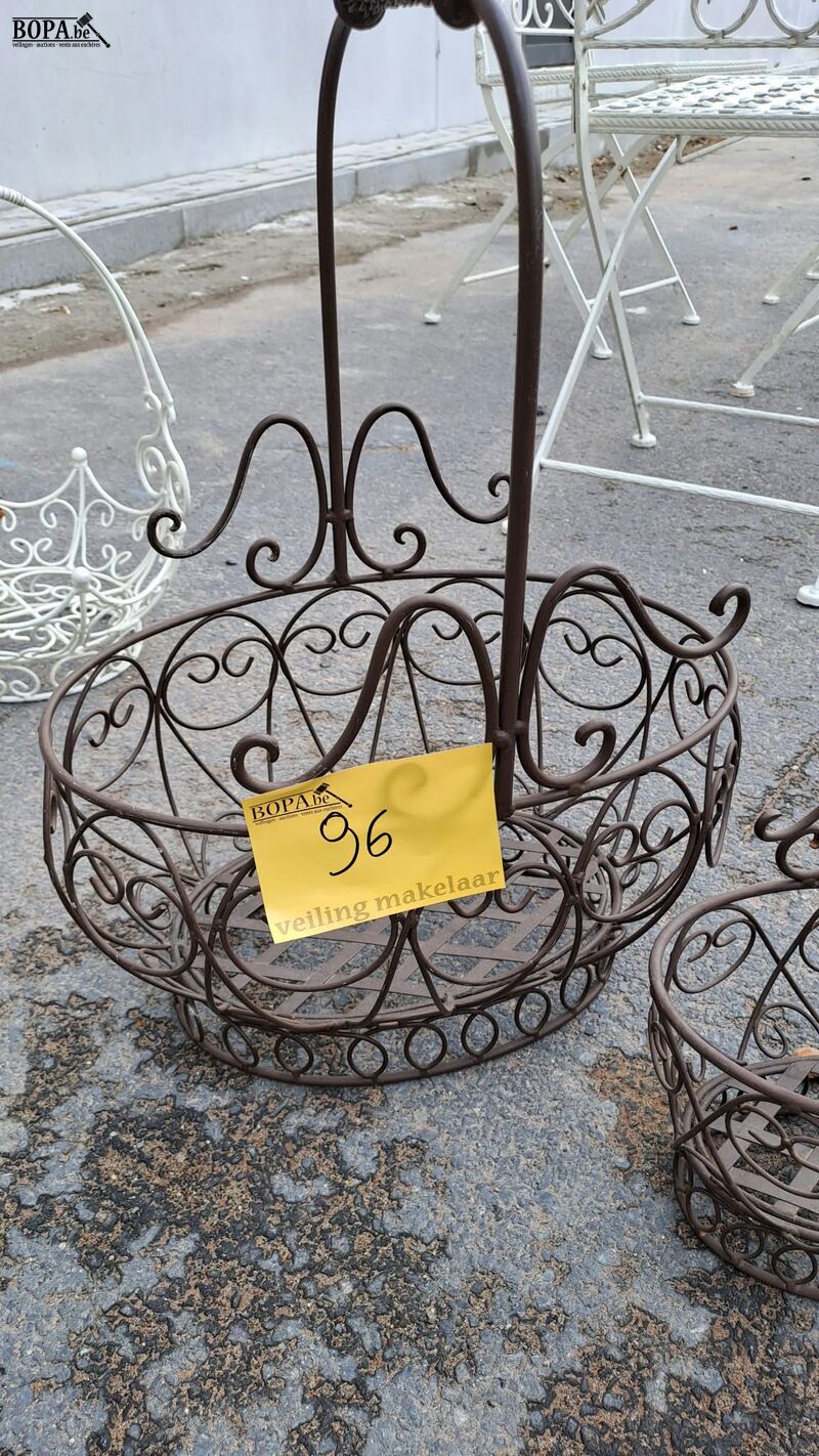 Vintage landelijke metalen draadmanden met booghandgreep - 2 – foto 4 – kavel bij BOPA Auctions, Aarsele