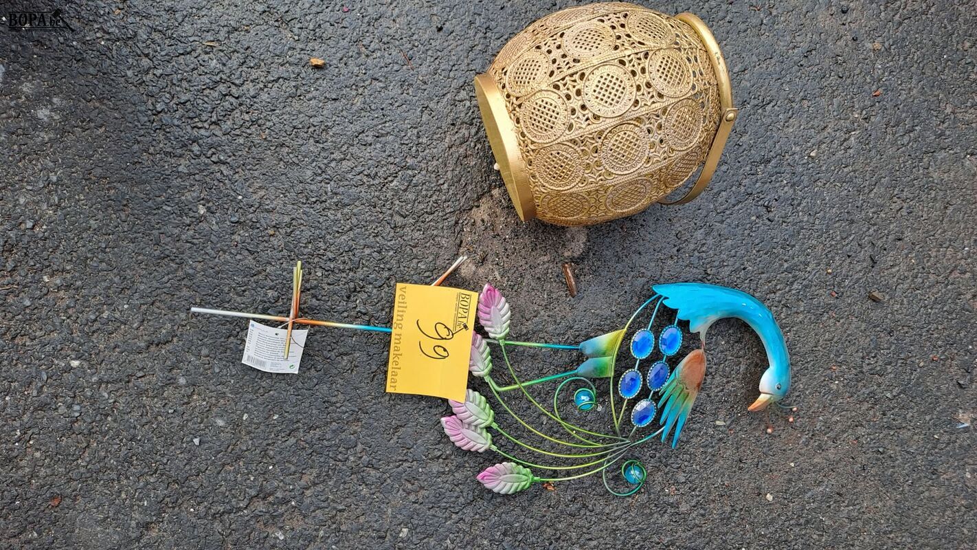 Metalen pauw tuindecoratie en gouden kaarsenhouder – foto 2 – kavel bij BOPA Auctions, Aarsele