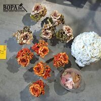 Kunstbloemen voor binnen of buiten - 12 stuks – kavel bij BOPA Auctions, Aarsele