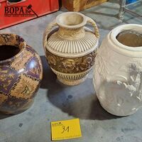 Decoratieve kruiken - 3 stuks – kavel bij BOPA Auctions, Aarsele