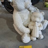 Betonnen wit tuinbeeld berenmoeder en baby – kavel bij BOPA Auctions, Aarsele