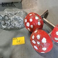Trolsteen en Kabouterpaddestoelen - 4 stuks – kavel bij BOPA Auctions, Aarsele