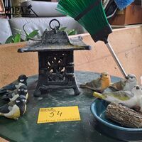 Gietijzeren vogelhuisje met 7 vogeltjes – kavel bij BOPA Auctions, Aarsele