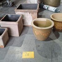 Bloempotsets in steen: set van 3 vierkante potten, set van 2 – kavel bij BOPA Auctions, Aarsele