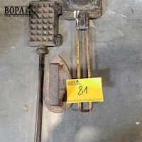Antieke wafelijzers in gietzijzer en strijkijzer in gietijze – kavel bij BOPA Auctions, Aarsele