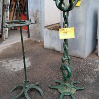 Vintage gietijzeren kandelaar met hoefijzervoet en rustieke – kavel bij BOPA Auctions, Aarsele