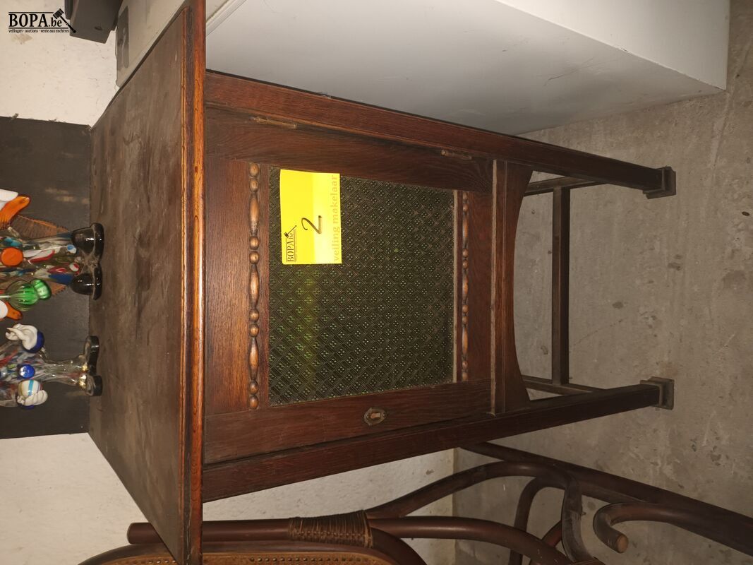 Antiek bijzetkastje – foto 2 – kavel bij BOPA Auctions, Ieper
