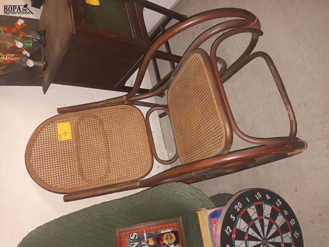 Vintage Thonet-stijl schommelstoel – foto 2 – kavel bij BOPA Auctions, Ieper