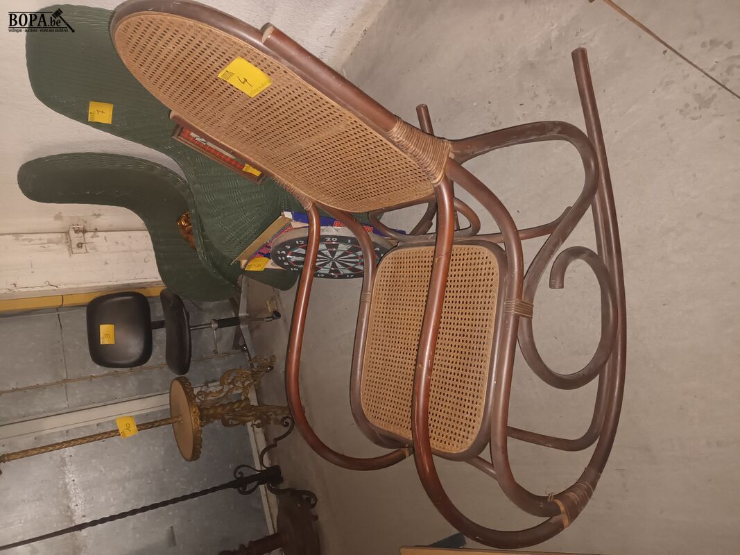 Vintage Thonet-stijl schommelstoel – foto 3 – kavel bij BOPA Auctions, Ieper