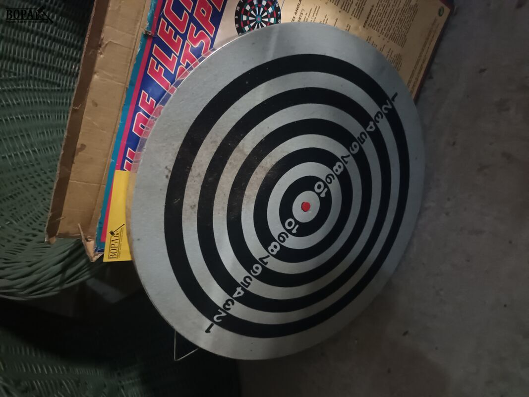 Darts bord – foto 3 – kavel bij BOPA Auctions, Ieper