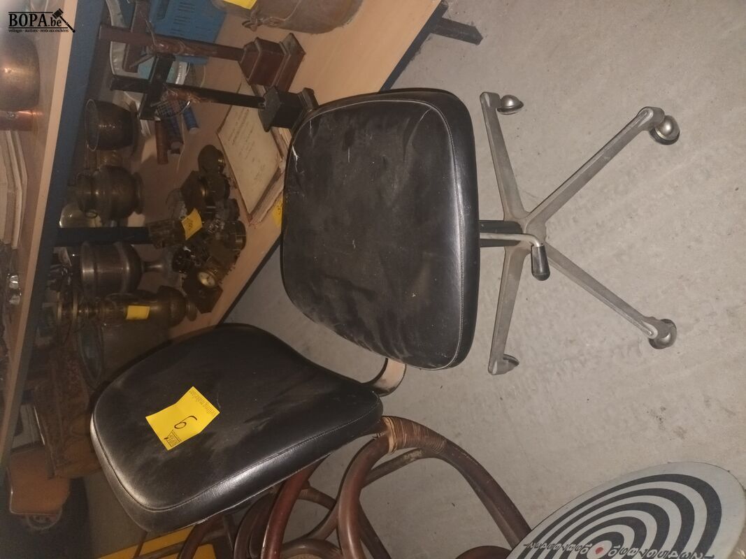 Retro bureaustoel – foto 3 – kavel bij BOPA Auctions, Ieper