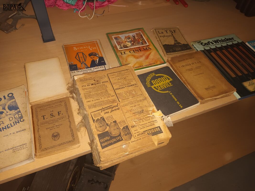 Antieke boeken over radio en TV. 12 stuks – foto 2 – kavel bij BOPA Auctions, Ieper