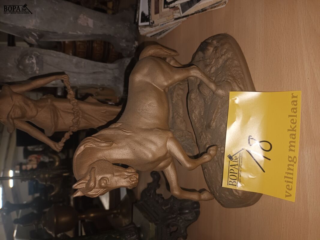 Metalen beelden. 2 stuks – foto 2 – kavel bij BOPA Auctions, Ieper