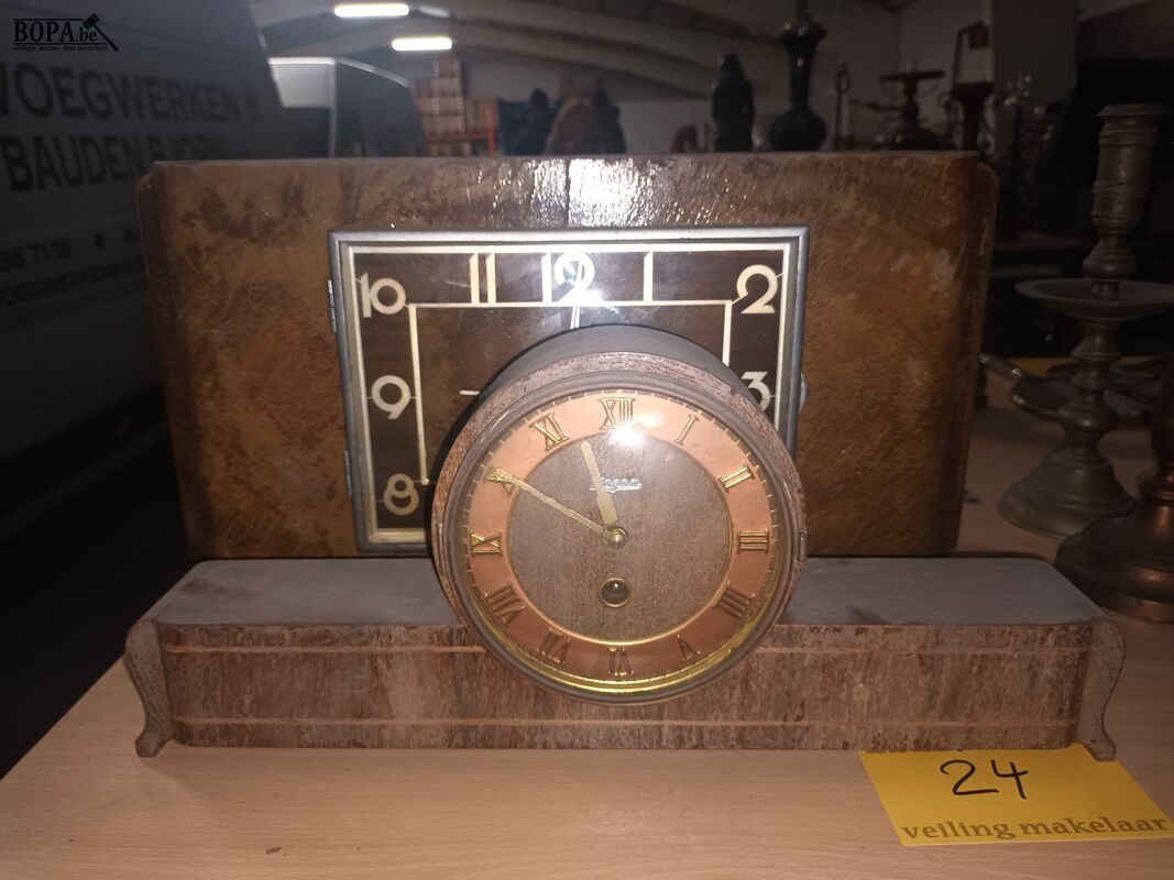 Antieke schouwklok. 2 stuks – foto 2 – kavel bij BOPA Auctions, Ieper