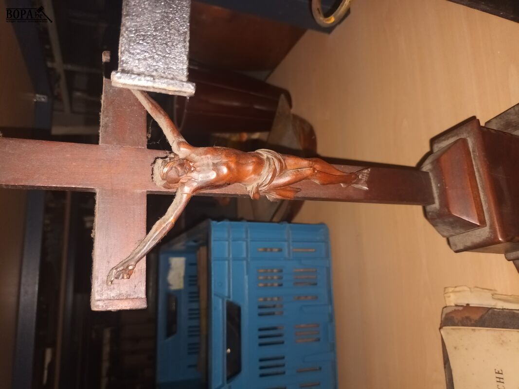Houten kruisbeelden. 2 stuks – foto 4 – kavel bij BOPA Auctions, Ieper