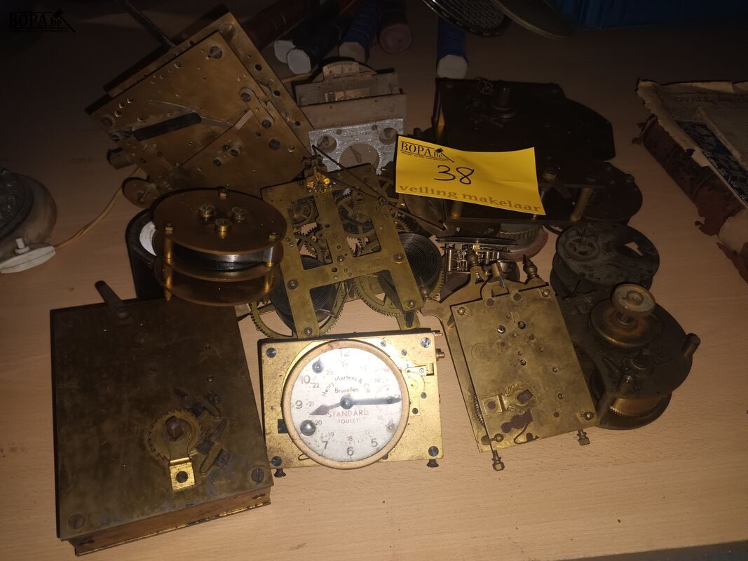 Lot koperen klokmechanismen – foto 2 – kavel bij BOPA Auctions, Ieper