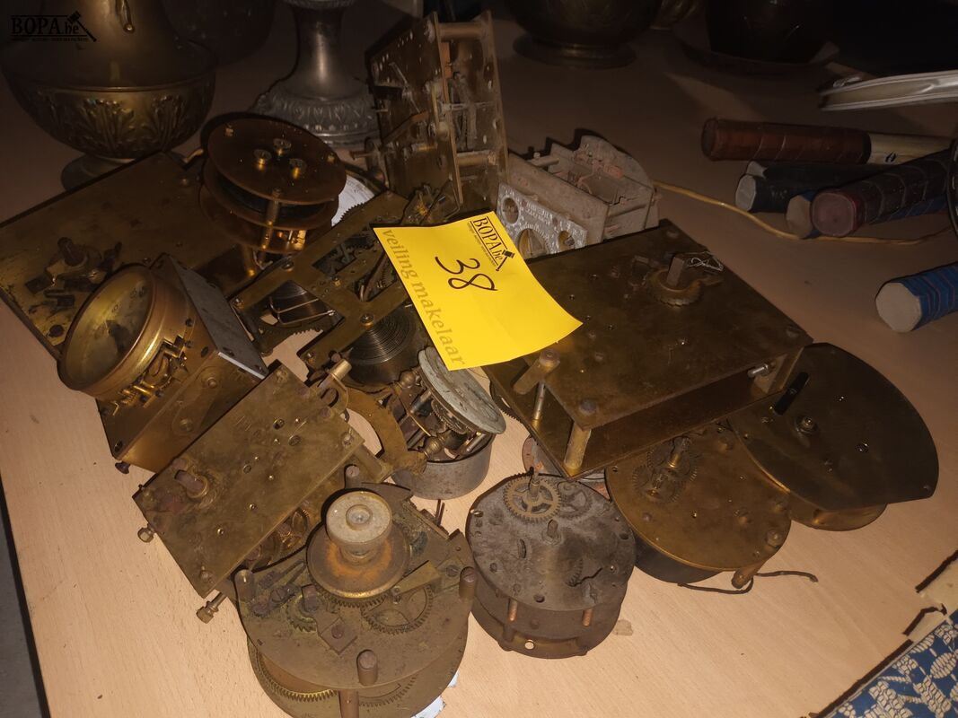 Lot koperen klokmechanismen – foto 3 – kavel bij BOPA Auctions, Ieper