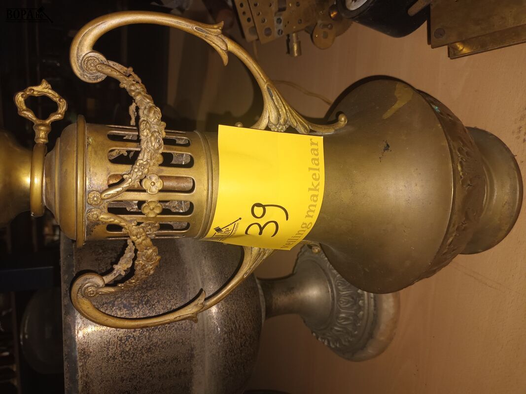 Antieke kelk en lamp – foto 4 – kavel bij BOPA Auctions, Ieper
