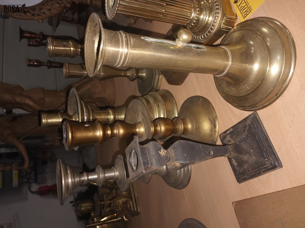 Koperen kandelaars. 8 stuks – foto 4 – kavel bij BOPA Auctions, Ieper