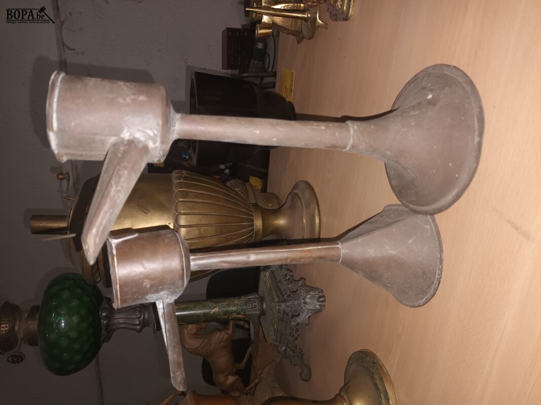Antieke snotneus olielampen. 2 stuks – foto 3 – kavel bij BOPA Auctions, Ieper